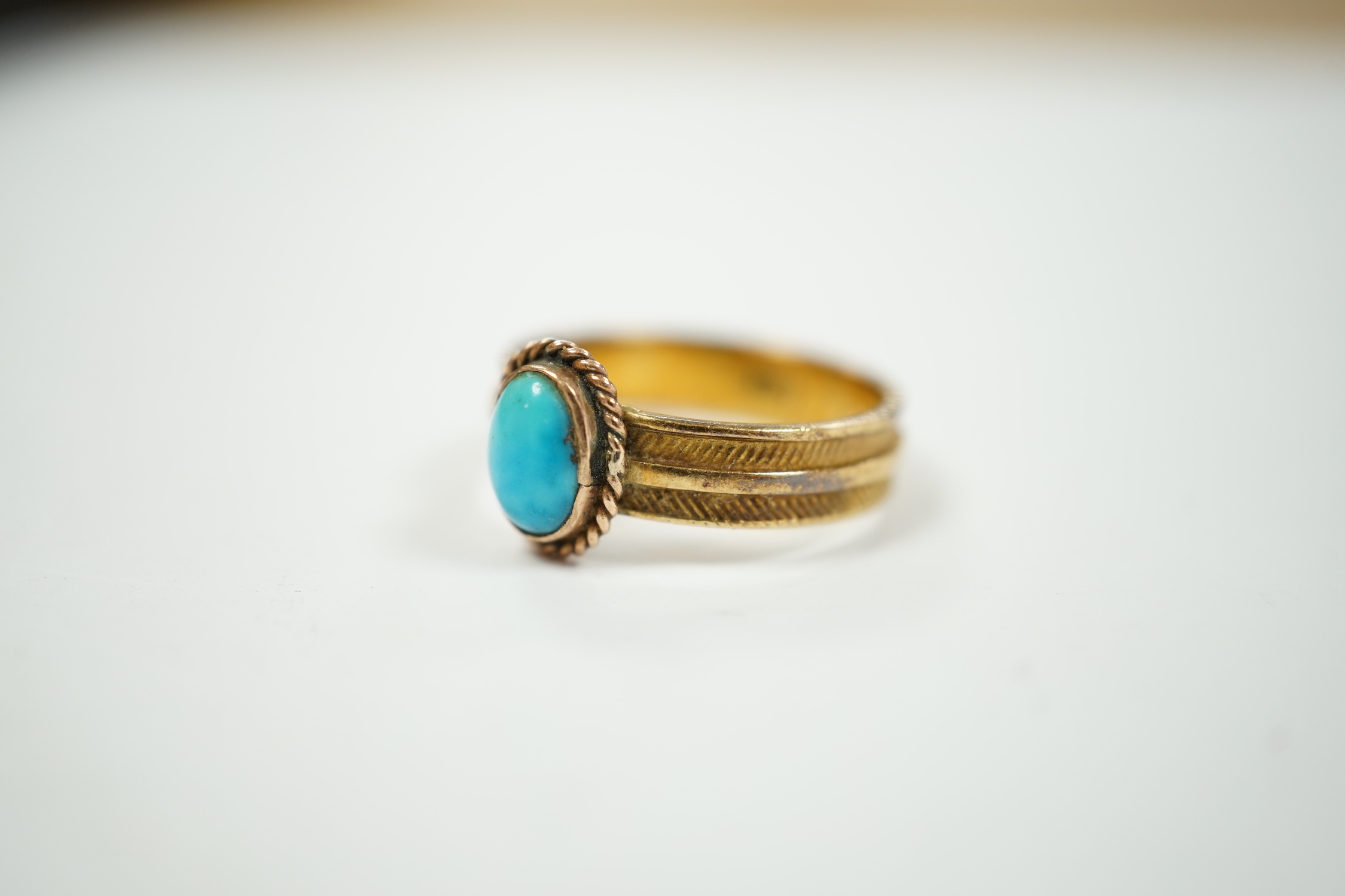 An 18ct gold and singe stone cabochon turquoise set ring, size K/L, gross weight 3.4 grams.